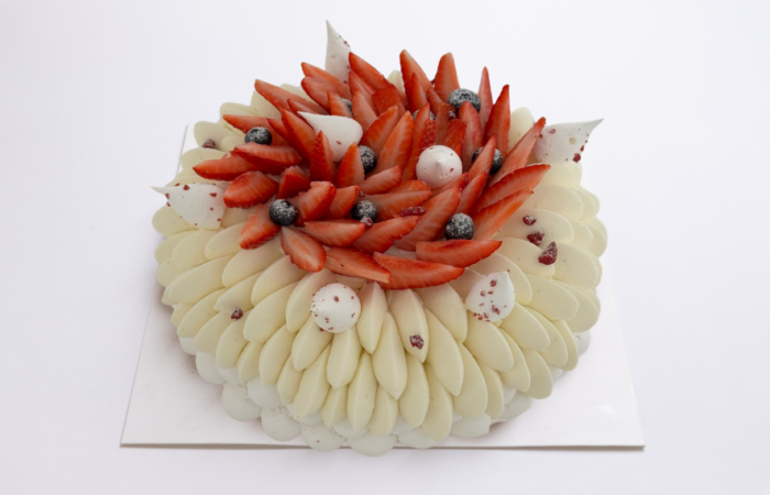 עוגת פבלובה עם תותים